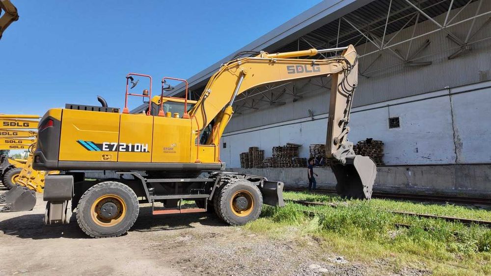 Колёсный эксковатор SDLG E7210H
