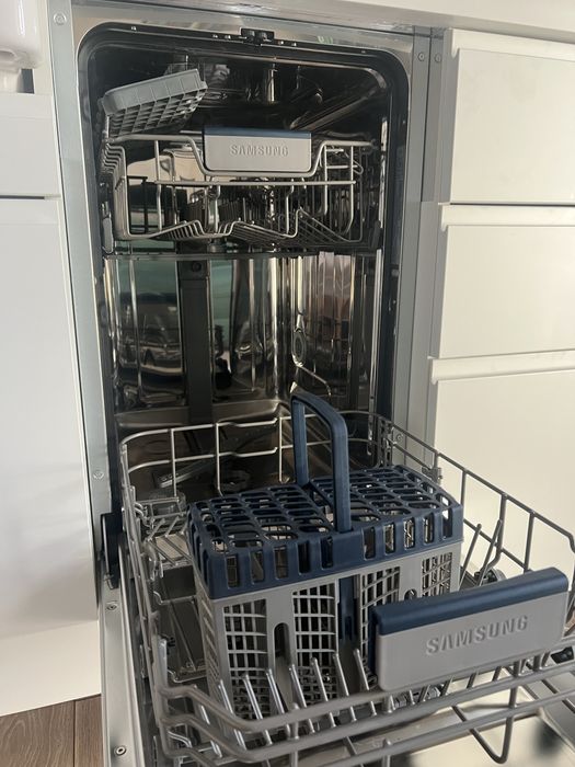 Встроенная посудомойка Samsung DW50R4040BB