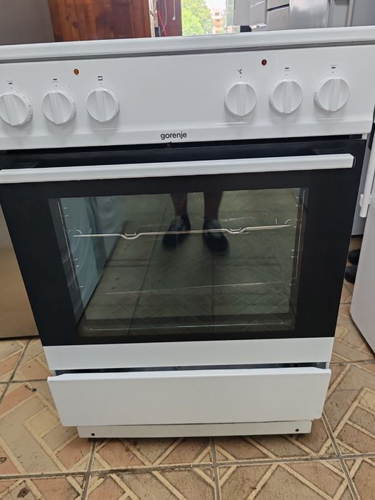 Свободно стояща печка с керамичен плот Gorenje с 2 години Гаранция!
