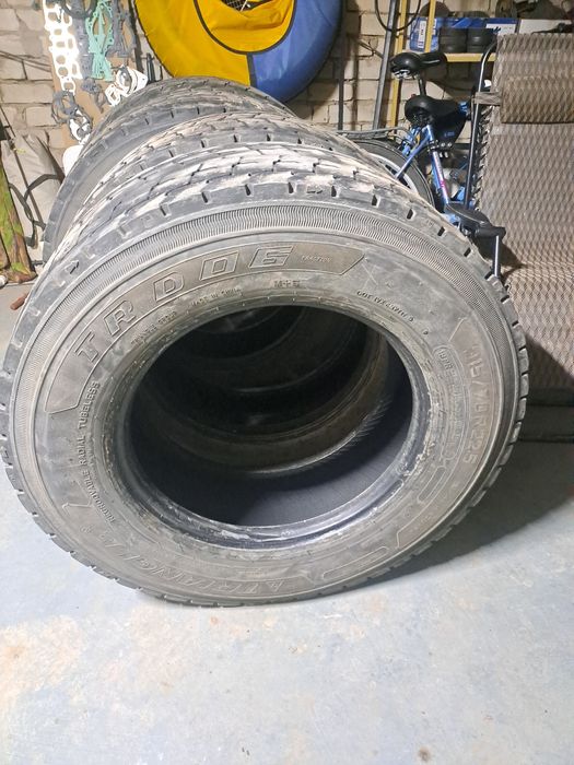 Продам шины ведущая ось 22.5