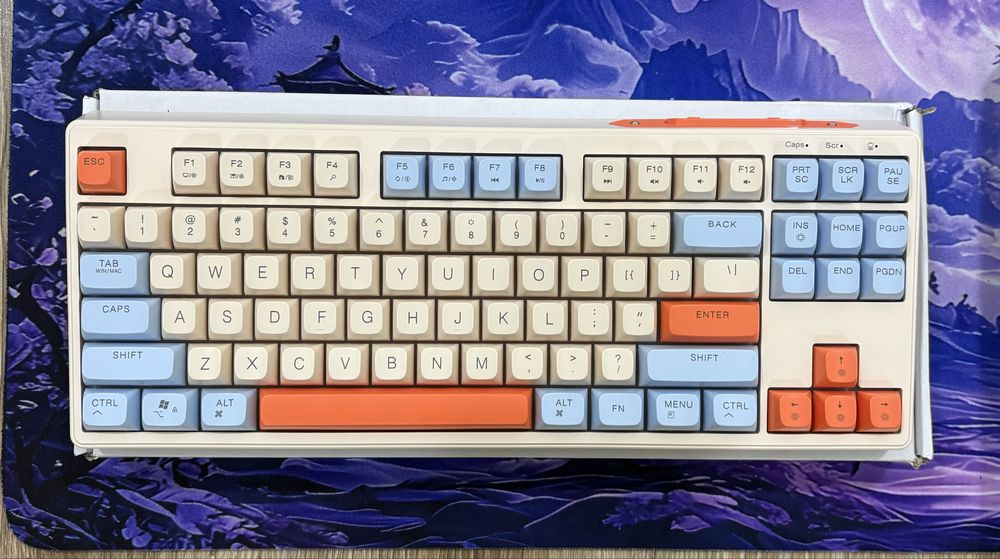 Клавиатура, мышь и прочая компьютерная переферия.