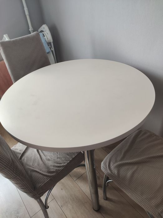 Продам кухонный стол и стулья