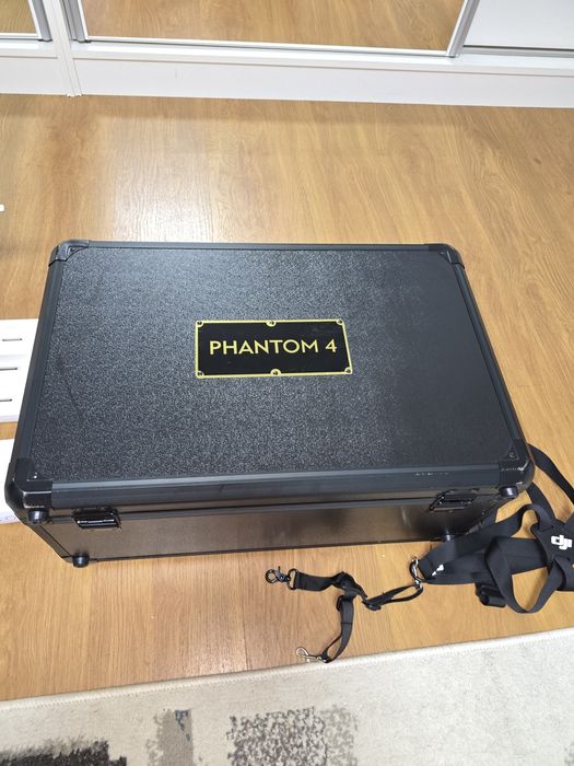 Dji Phantom 4  ,ca nouă  !