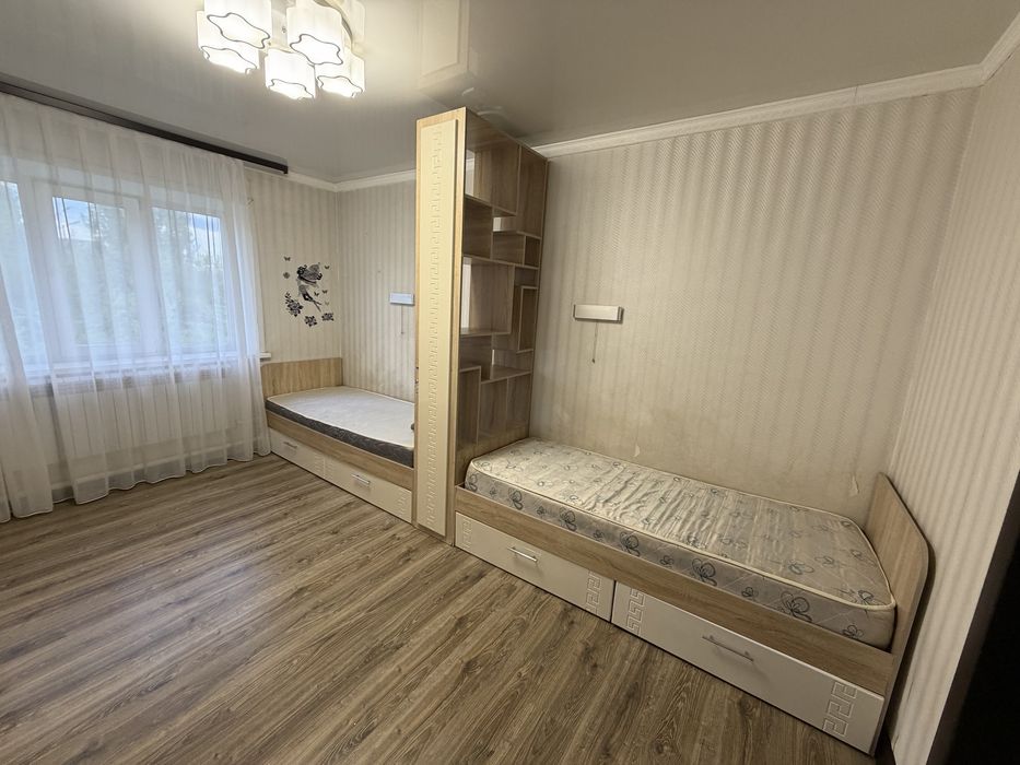 Детские кровати с полкой