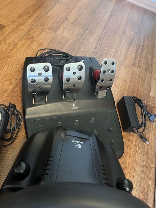 Logitech G27 Като Нов, пълен комплект