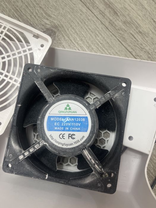 Продам вытяжку для маникюра