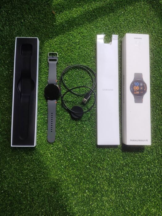 Смарт часовник Samsung Galaxy Watch FE