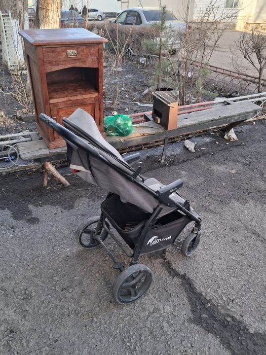 Продам коляску прогулочную в хорошем состоянии