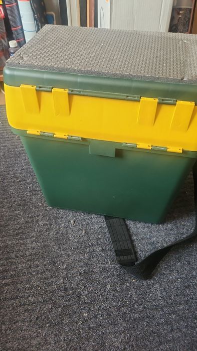 Срочно!!!   Продам рыбацкий ящик-стульчик-столик