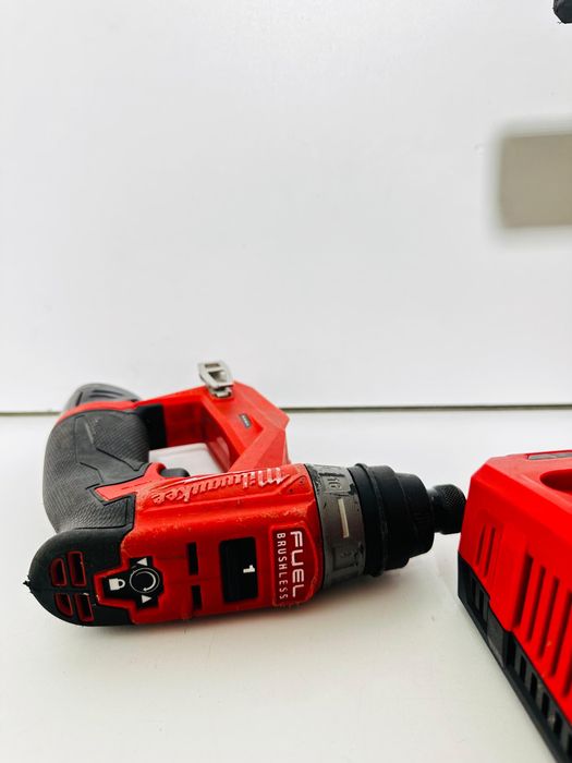 Kit Milwaukee autofiletanta M18 FDDX an 2021/masina pop-nituri M18 BPRT an 2022