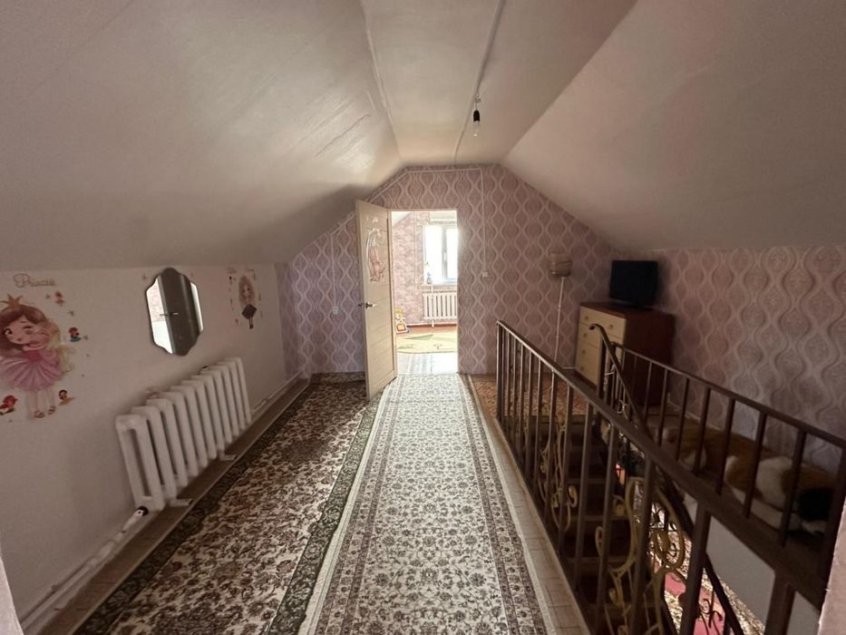Мансардный дом в старом Аралтале. Не новый, но аккуратный