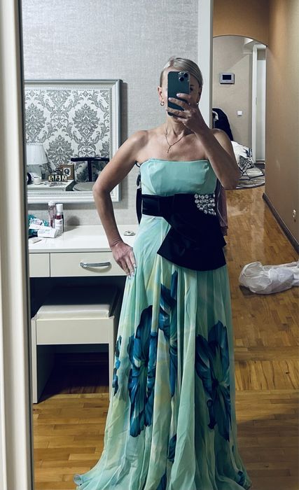 Продаю  роскошное платье размер S