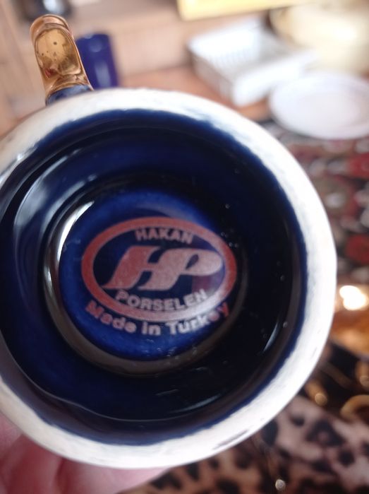 Чинни серсис холати зўр ишлатилмаган. Пахта гулли, хуристал идишлар бо