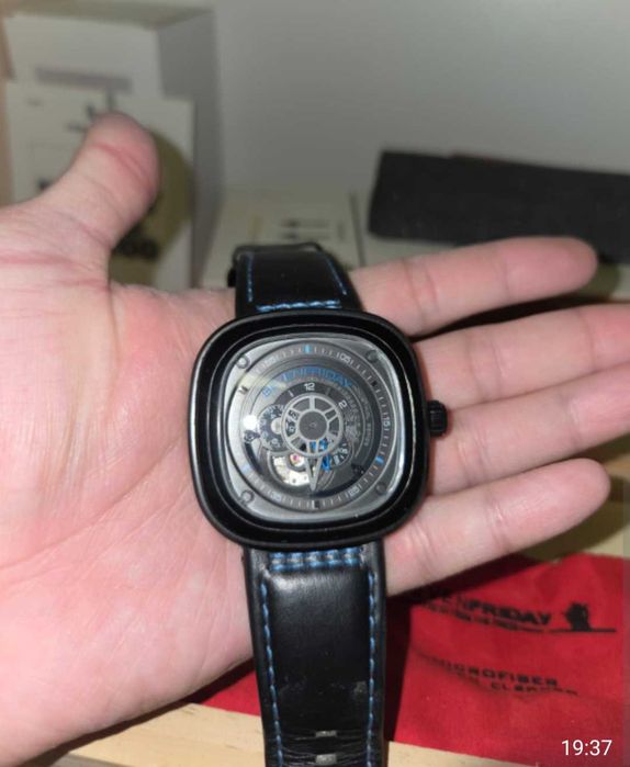 Часы sevenfriday
