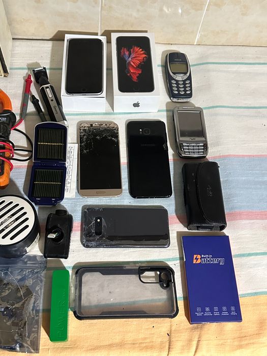 Vând electronice la gămadă.