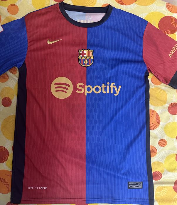 Tricou Barcelona cu Lamine Yamal numarul 19 adus din Germania marimea L, am doua tricouri disponibile.