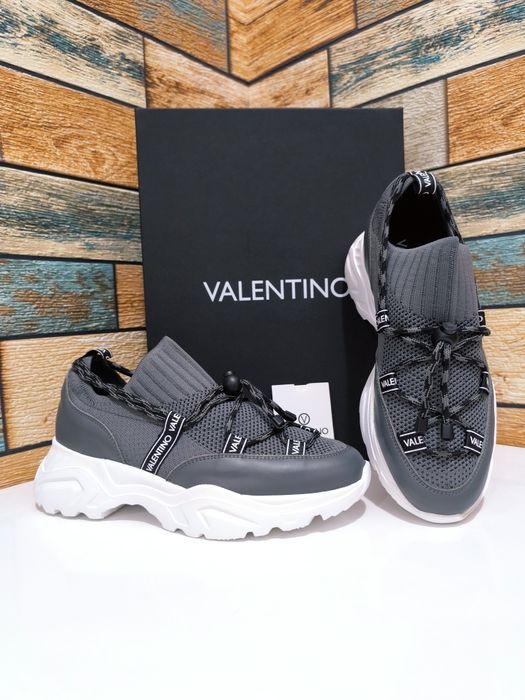 Calvin Klein/Karl Lagerfeld/Love Moschino/Michael Kors/Valentino/Buffa