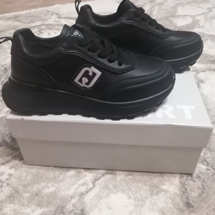 Продам новые кроссовки Lifexpert