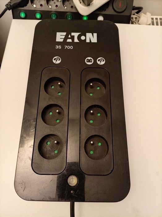 Ups , stabilizator tensiune Eaton 3S  700va, sursa sinusoidala , merge si cu baterie  de masina