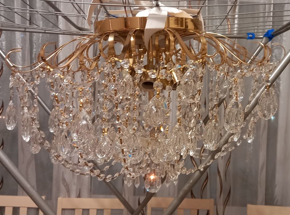 Продам хрустальную люстру