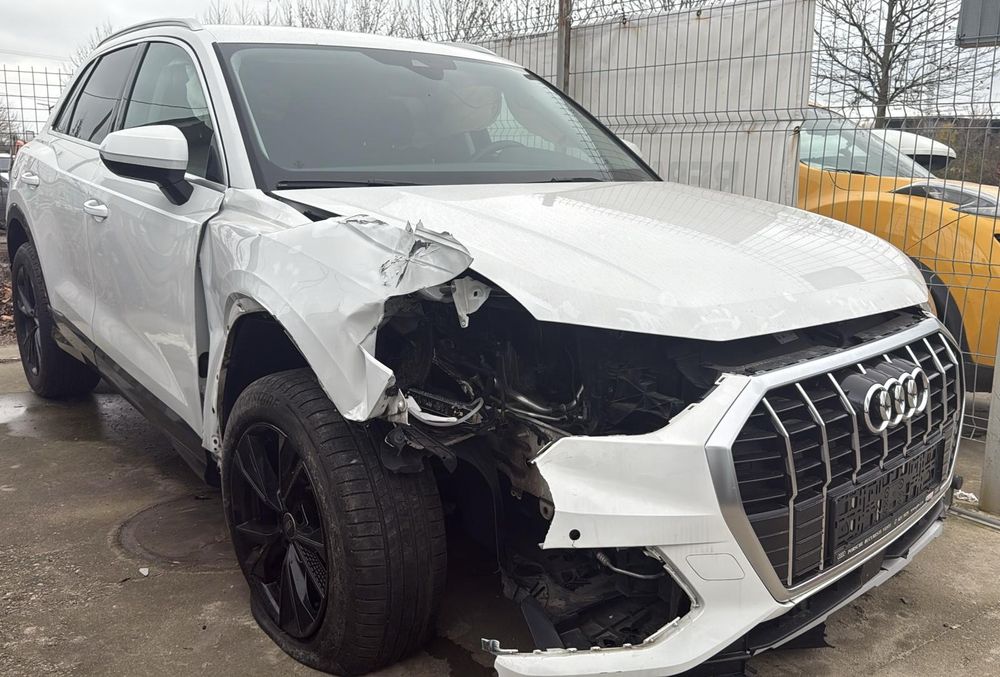 Vand Audi q3 avariat