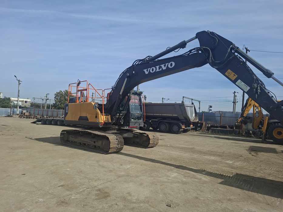 Vand excavator volvo EC 220EL