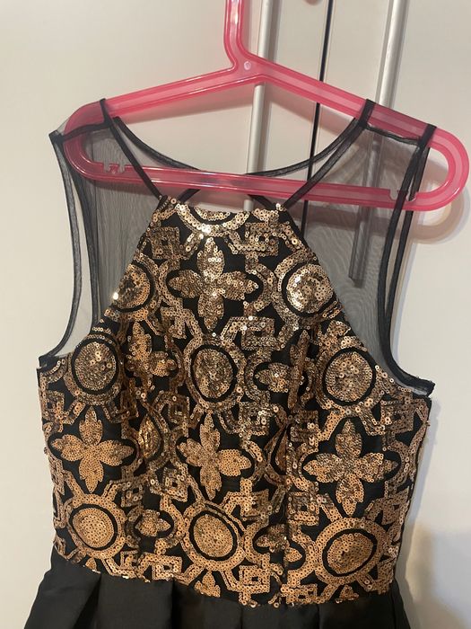 Къса черна рокля с пайети