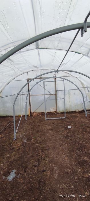 Оранжерия с размери 9х3х2.10 метра.