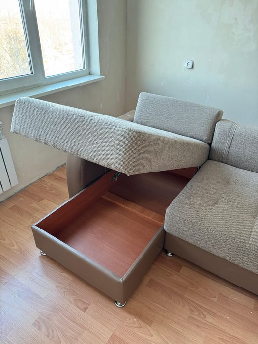 Продам диван в гостиную