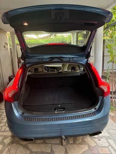 Volvo V60 D6 Plug-In Hybrid 285 CP