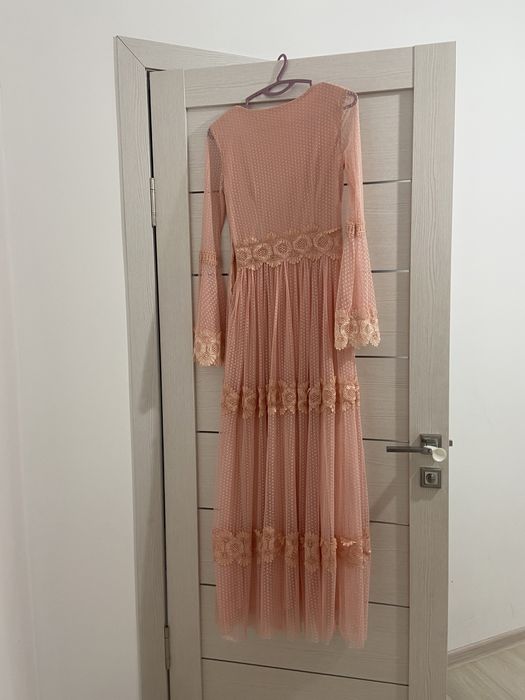 Әдемі ұзын көйлек сатылады