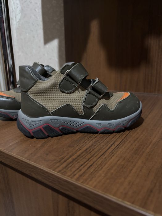 Продам ботинки детские на мальчика