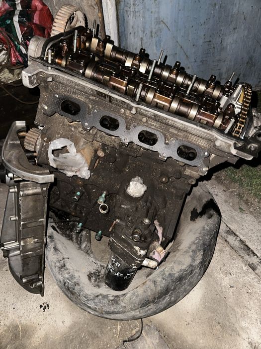 На АУДИ  А6 Запчасти матор