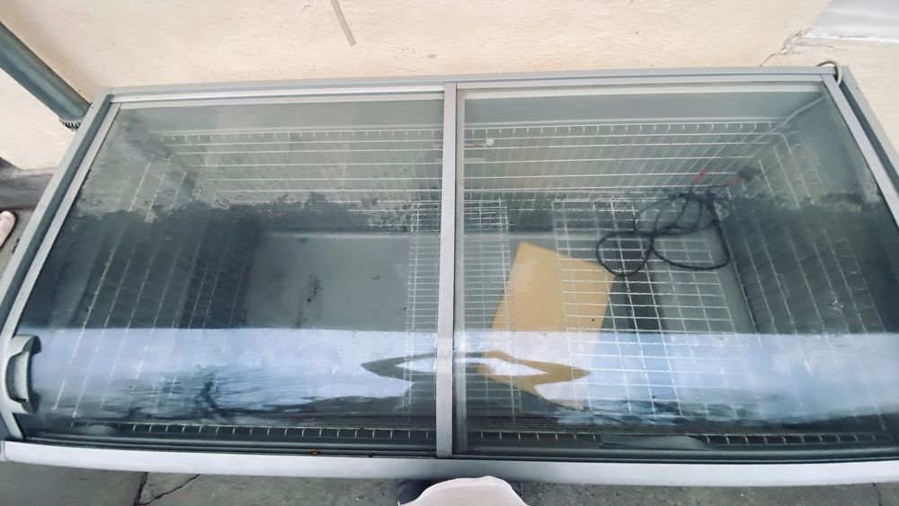 Холодилник для тортов и пероженых