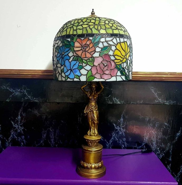 Настолна витражна лампа, стил "Тифани"