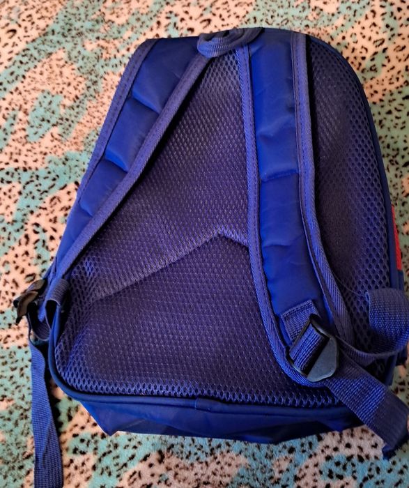 Продаются рюкзаки на девочку и мальчика