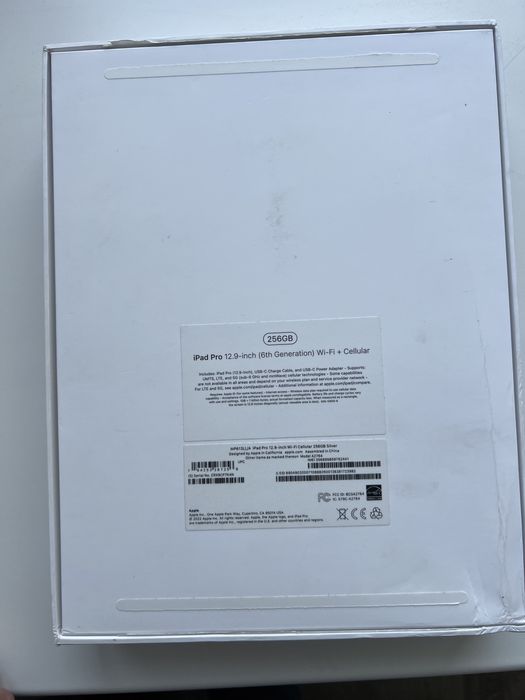 Коробки от продукции Apple