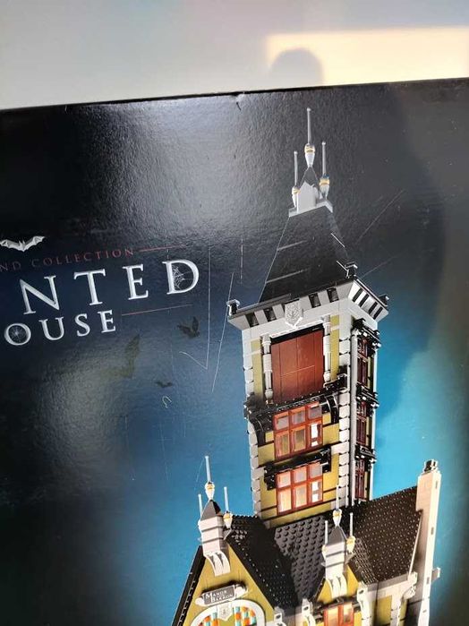 Lego 10273 Haunted House, Sigilat, Cutie rupta