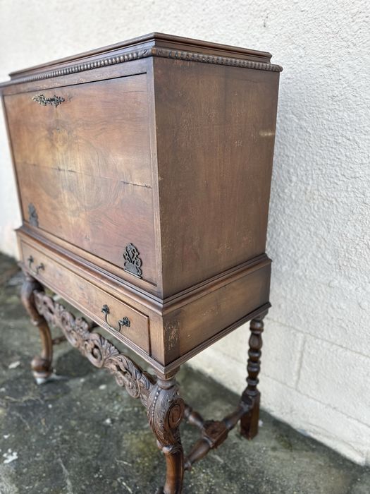 Ретро бар шкаф / витрина от масивно дърво