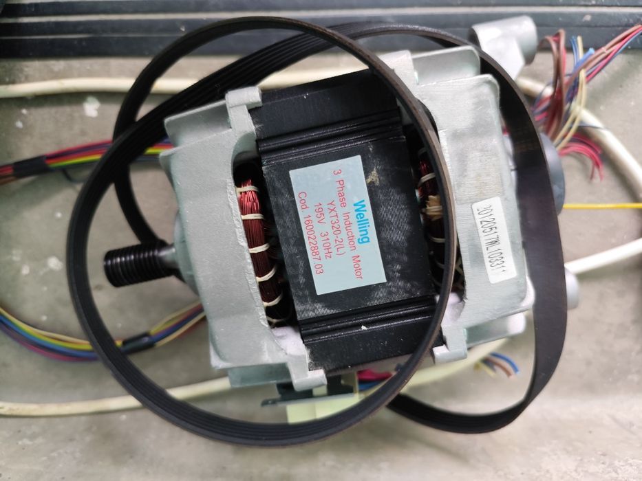 Двигател от Ariston hotpoint WMG8236