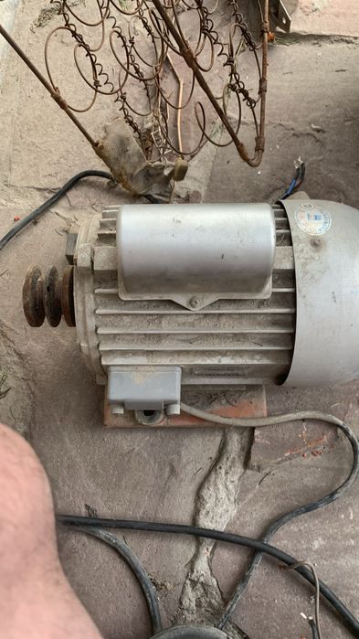 Продам электродвигатель