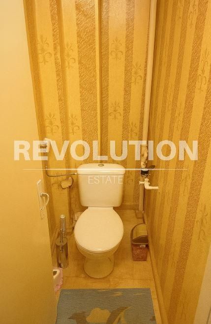 Дава се под наем Двустаен апартамент в Варна, Център - 57 кв.м за 398.82 € - Снимка #4