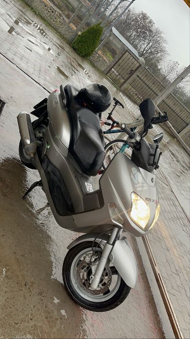 Vand sau schimb ! Yamaha versity 300cc