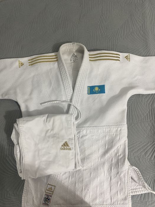 продам кимано адидас
