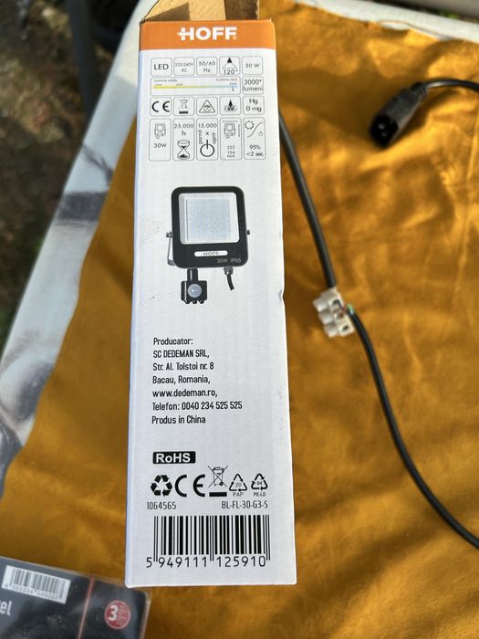 Vând reflector cu senzor  , este nou,a fost probat  la cumparare.