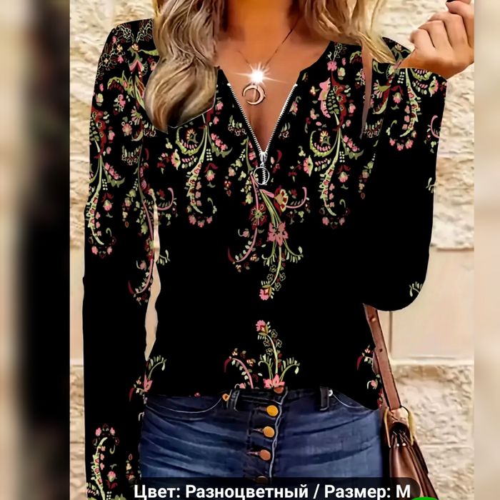 Женская блузка с принтом.