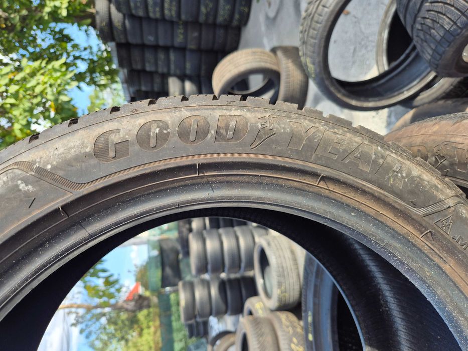 2 Anvelope de IARNA - 245/45/18 100H - GoodYear Ultra Grip Performance + * OEM BMW - CA NOI - DOT 2023 !