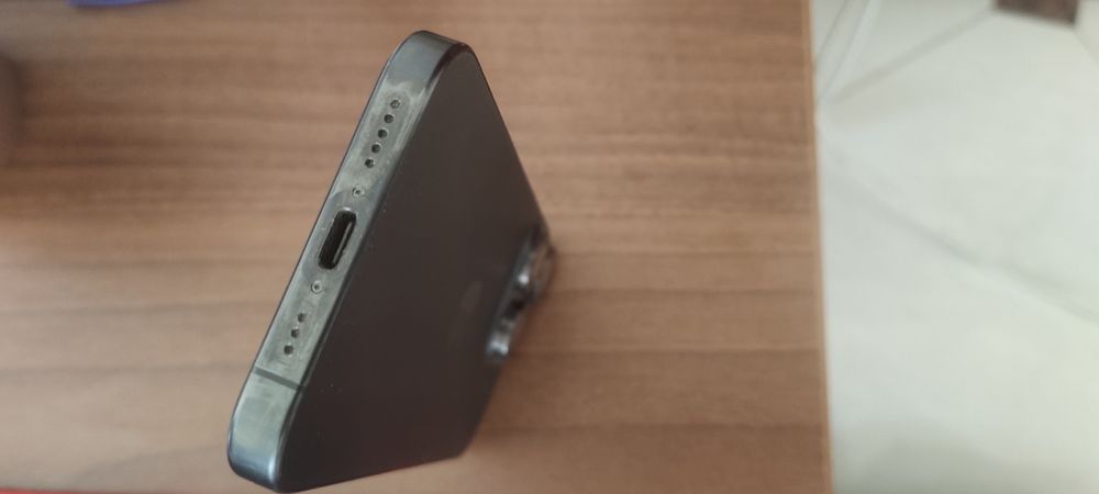 IPxone 15 pro xolati ideal. Yomks 99, zaryad 158 marta qóyilgan.