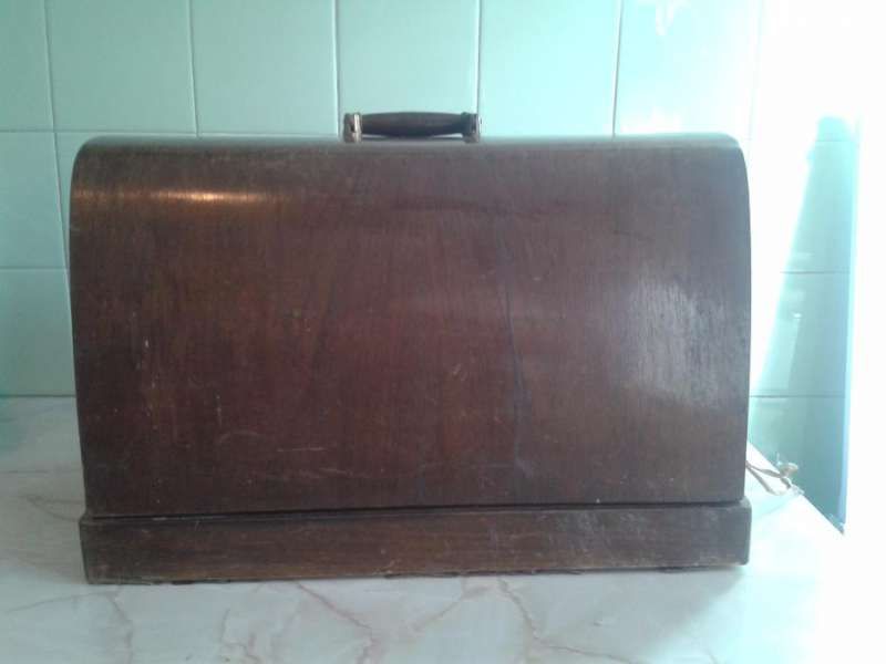 Продавам ръчна шевна машина КЬОЛЕР-1942г