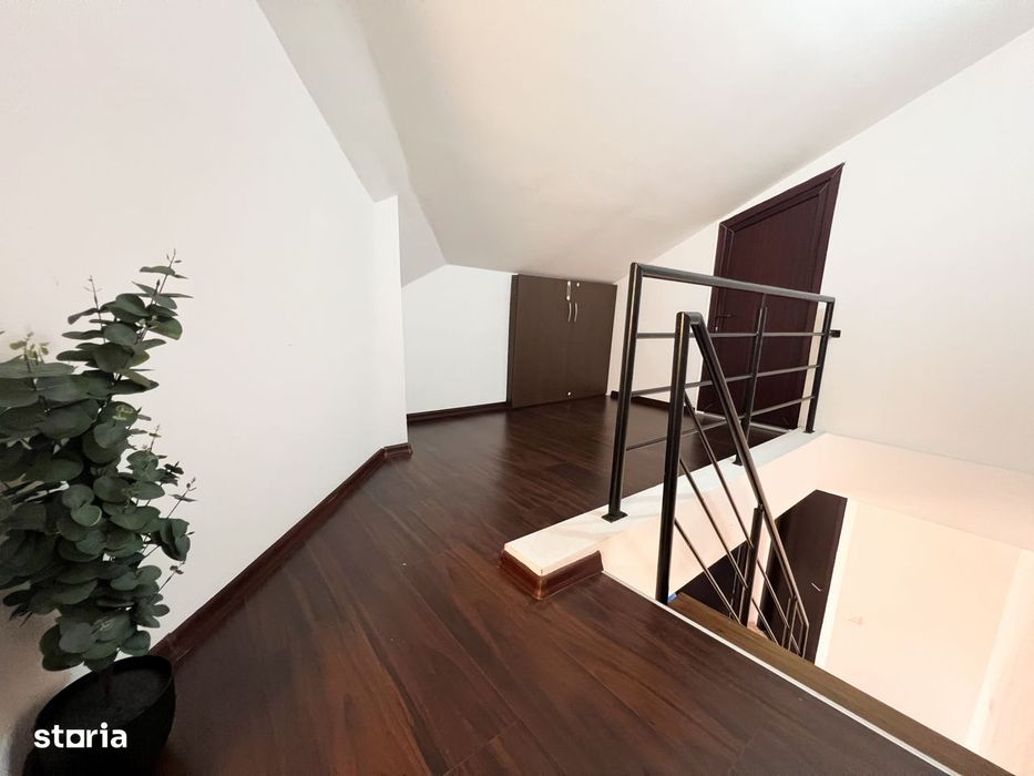 Apartament pe 2 nivele, 4 camere, parcare, str Sesul de sus